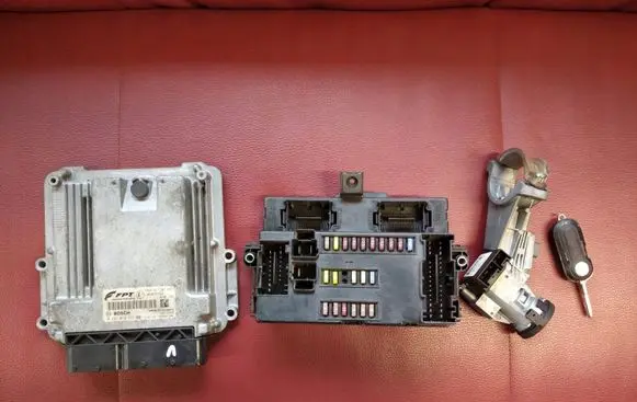 Iveco Daily 5th gen Engine ECU kit and lock set F1CE3481J 5801467201