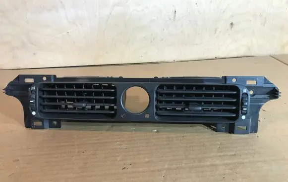 Jaguar XJ X308 Dash center air vent grill GND6770AB D1B1A