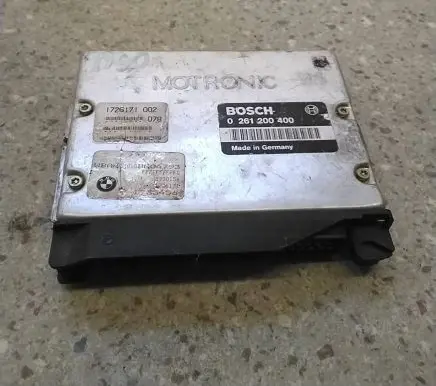BMW 5 E34 Engine control unit/module 0261200400