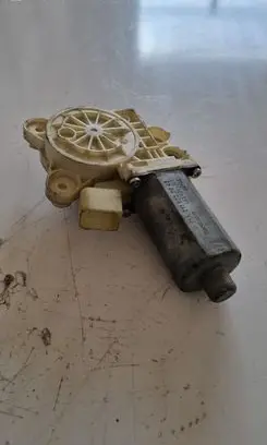 Mercedes-Benz E W210 Front door window regulator motor A2118202942