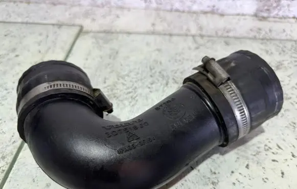 Volvo XC90 Intercooler hose/pipe