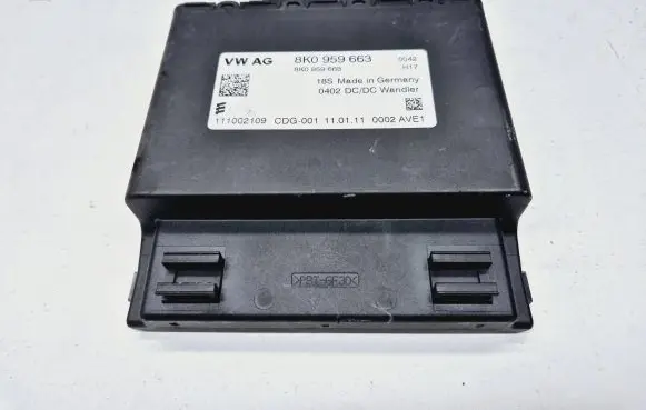 Audi A4 S4 B8 8K Voltage converter/converter module 8K0959663 111002109