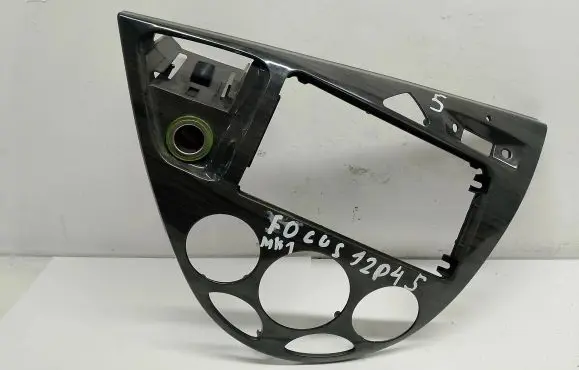 Ford Focus Radio/GPS head unit trim 2M5XA047A04