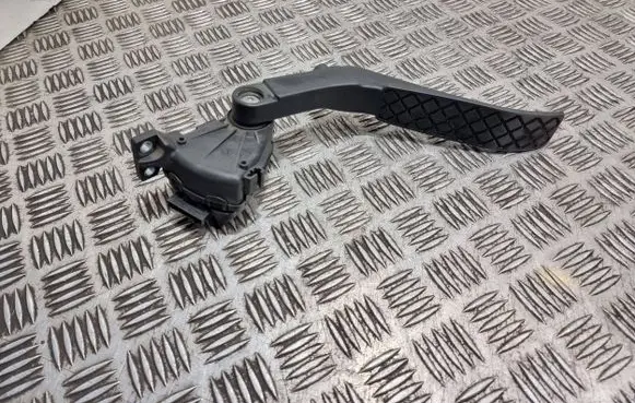 Volkswagen Touareg I Accelerator throttle pedal 7L6721507 6PV00777025