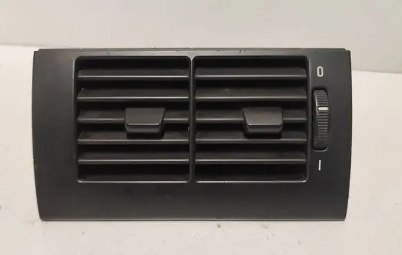 Rear air vent grill