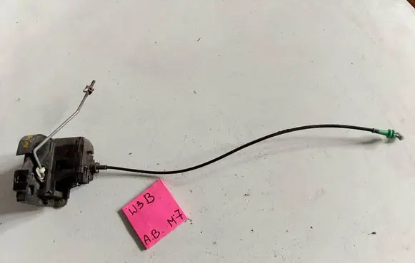 Renault Megane II Front door lock 
