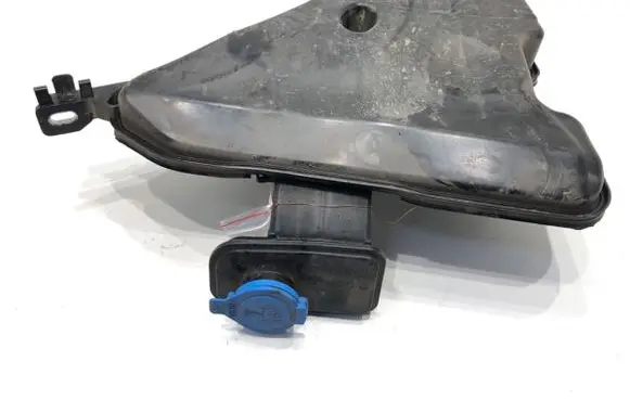 BMW 5 G30 G31 G38 Windshield washer fluid reservoir/tank 105435