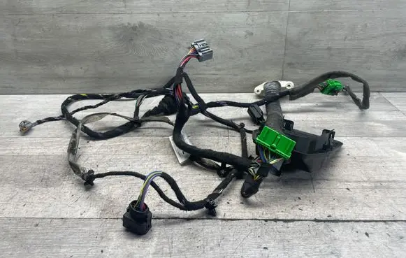 Volvo XC90 Front door wiring loom 8697911 153500