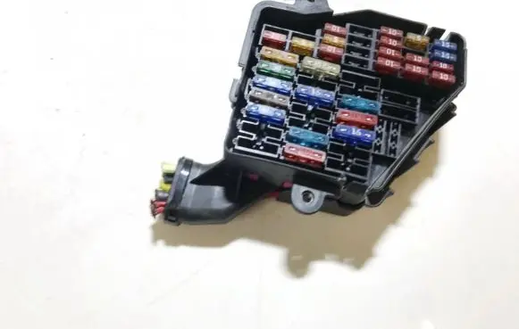Volkswagen PASSAT B5.5 Fuse box set 2265365