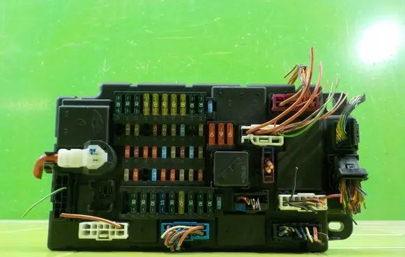 Mini Cooper Countryman R60 Fuse box set 9811672 BEZPIECZNIKOW