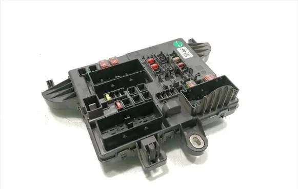 Opel Insignia A Fuse module 13277322