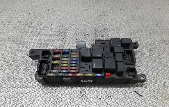 Volvo V70 Fuse module 8637841 518717004