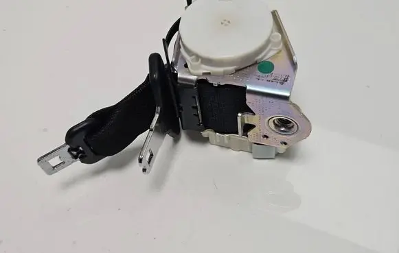 BMW 5 F10 F11 Middle seatbelt (rear) 7243757 34090118F