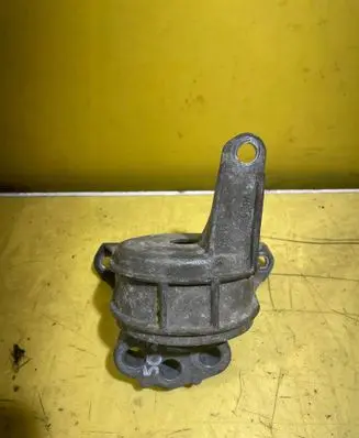 Opel Zafira B Engine mount bracket 90539246