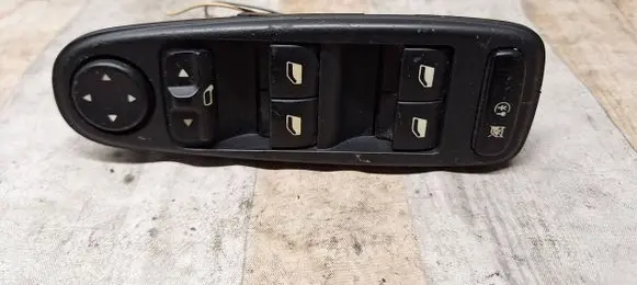 Citroen C4 I Picasso Electric window control switch 96639382ZD 220708 007470703