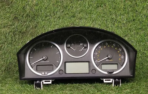Land Rover Discovery 3 - LR3 Speedometer (instrument cluster) 8H2210849BA YAC502440