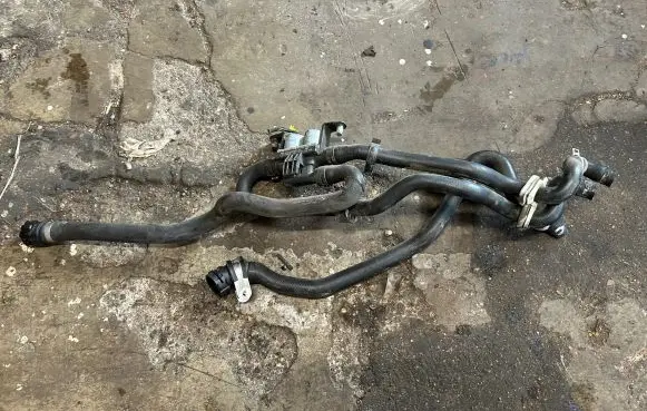 BMW 5 E60 E61 Coolant heater control valve 1147412159