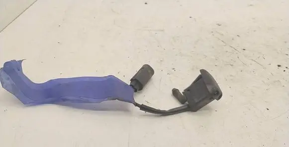 BMW 3 E46 Windshield washer spray nozzle 8362821
