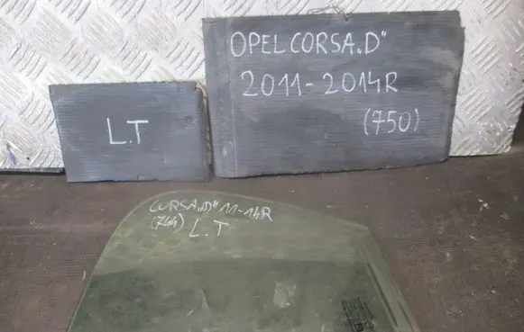 Opel Corsa D Front triangle window/glass 