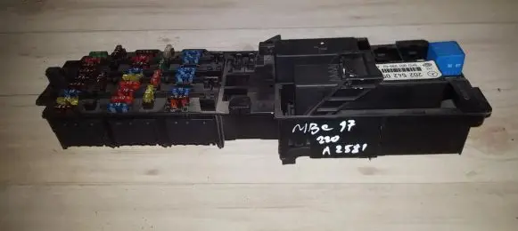 Mercedes-Benz C W202 Fuse box set 2025420532 5kg00709902