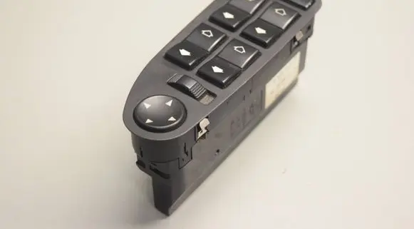 BMW 5 E39 Electric window control switch 6907110