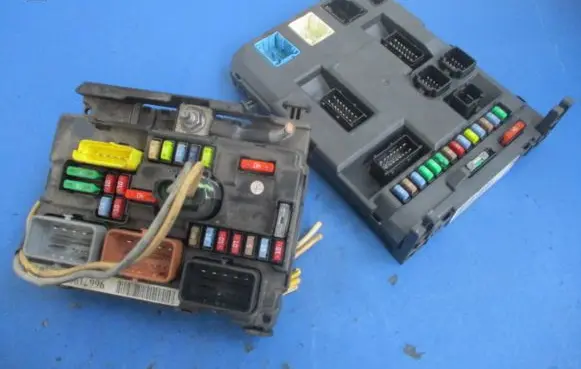 Peugeot 207 CC Fuse box set 9667199780