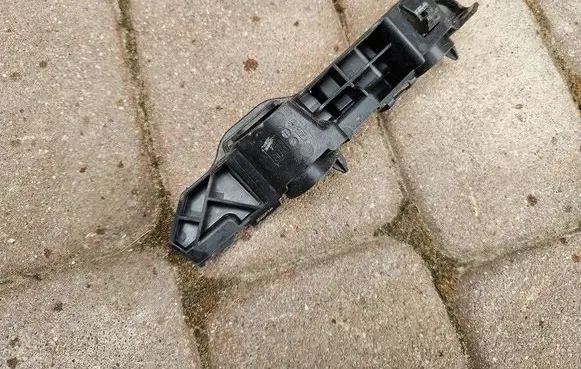 Opel Insignia B Front bumper mounting bracket 39204262