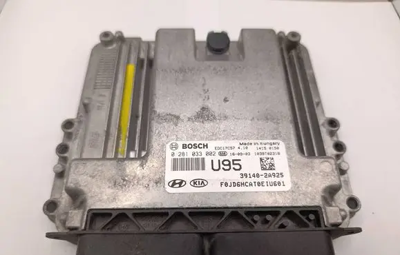 Nissan Qashqai Engine control unit/module 391402A925 EDC17C57 0281033002