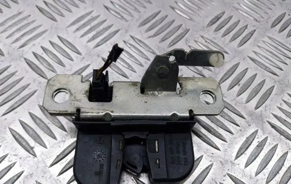 Seat Ibiza III (6L) Engine bonnet/hood lock/latch loop/hook 6L6827505
