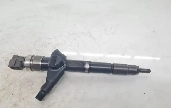 Nissan Primera Fuel injector AW420 04E01255 AW4