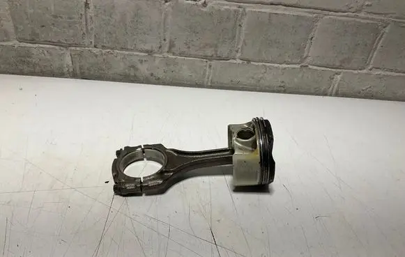 BMW 6 F06 Gran coupe Piston with connecting rod 7646892