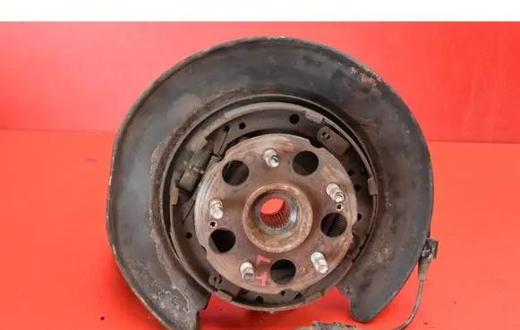 Honda CR-V Front wheel hub spindle knuckle