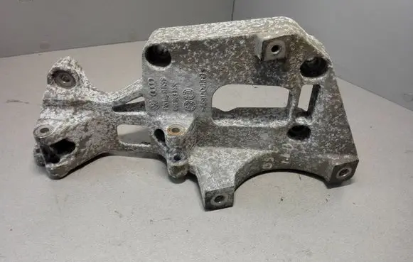 Audi A3 S3 A3 Sportback 8P Engine mounting bracket 06f903143f