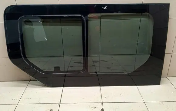 Opel Vivaro Side middle window/glass 