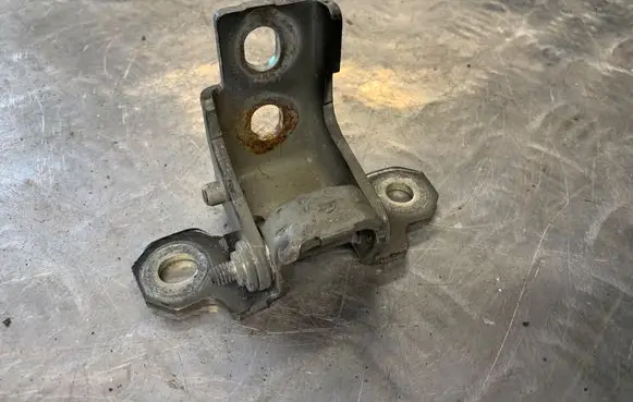 Renault Captur Front door upper hinge 804010016RF