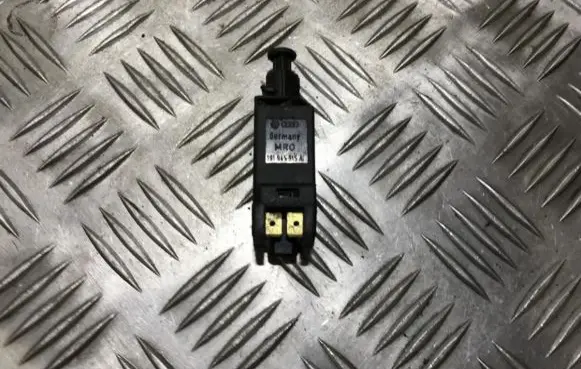 Volkswagen PASSAT B3 Brake pedal sensor switch 191945515