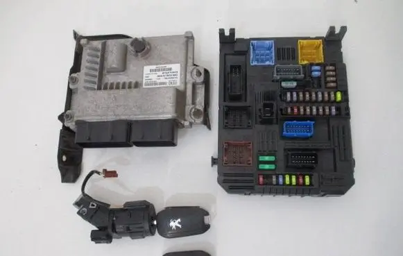 Peugeot Expert Engine ECU kit and lock set 9809447980