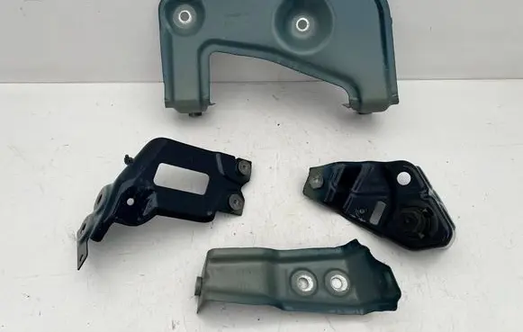 BMW X5 G05 Fender mounting bracket 7418220 7418216 7472596