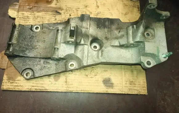 Peugeot 607 Generator/alternator bracket 9662169180
