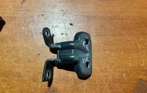 Opel Astra J Rear door upper hinge