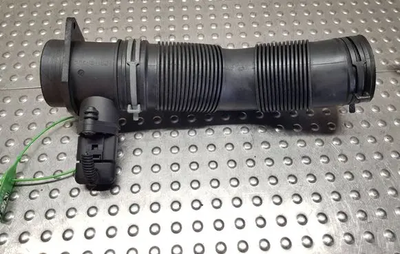Volkswagen Polo IV 9N3 Mass air flow meter S26370582 6Q0129684AB 038906461B