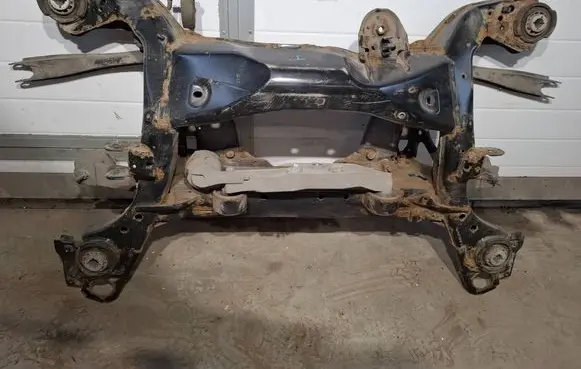 Volvo XC90 Rear axle beam 