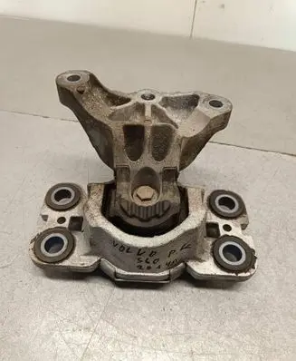 Volvo S60 Engine mount bracket