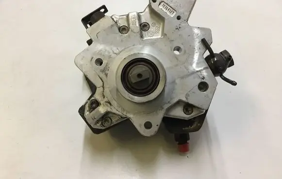 KIA Carens II Fuel injection high pressure pump 0445010121 3310027400