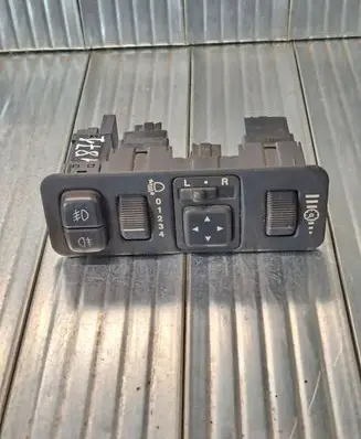 Mitsubishi Carisma Headlight level height control switch MR740608