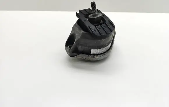 BMW 5 E60 E61 Engine mount bracket 6769874 676987402 15934612