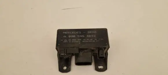 Mercedes-Benz E W210 Glow plug pre-heat relay 0285454032
