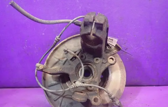 Skoda Octavia Mk2 (1Z) Front wheel hub spindle knuckle