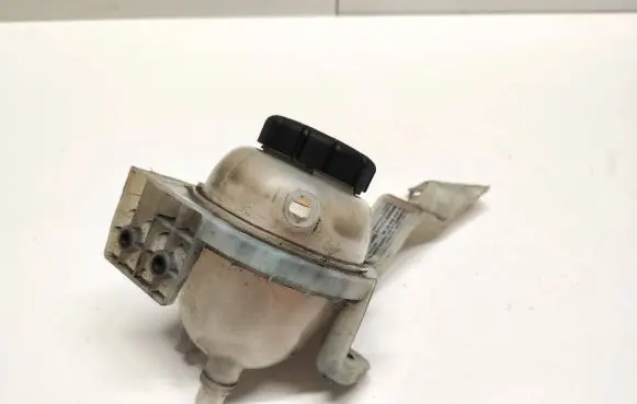 Mercedes-Benz S W222 Coolant expansion tank/reservoir A2225000549