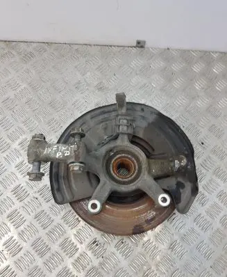 Infiniti Q30 Front wheel hub